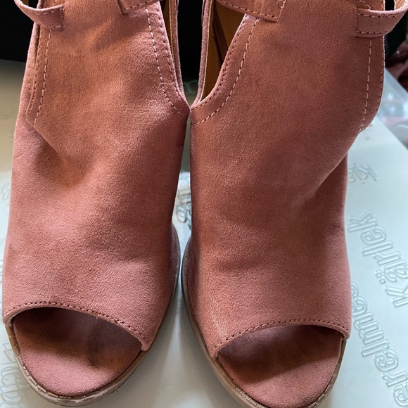 Women’s Size 7 - Neutral Pink Ankle Boots - Picture 4 of 6